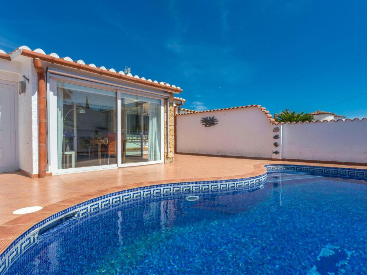 Holiday Home Peni Empuriabrava Bagian luar foto