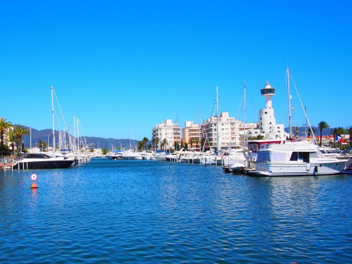 Holiday Home Peni Empuriabrava Bagian luar foto