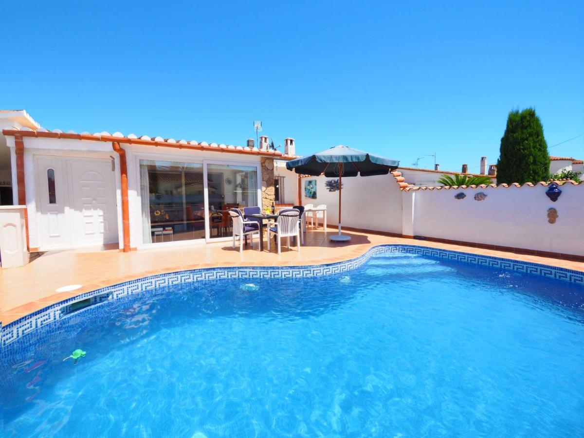 Holiday Home Peni Empuriabrava Bagian luar foto