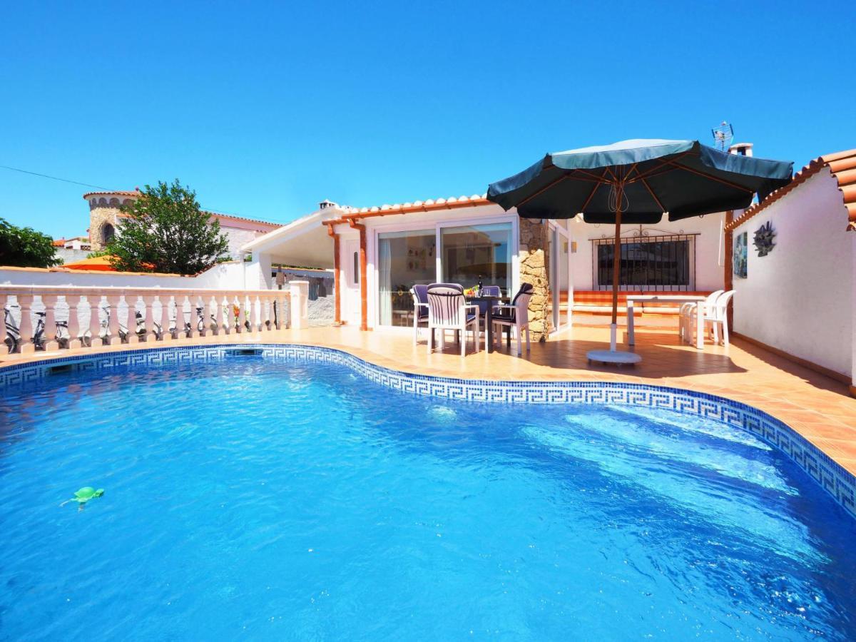 Holiday Home Peni Empuriabrava Bagian luar foto