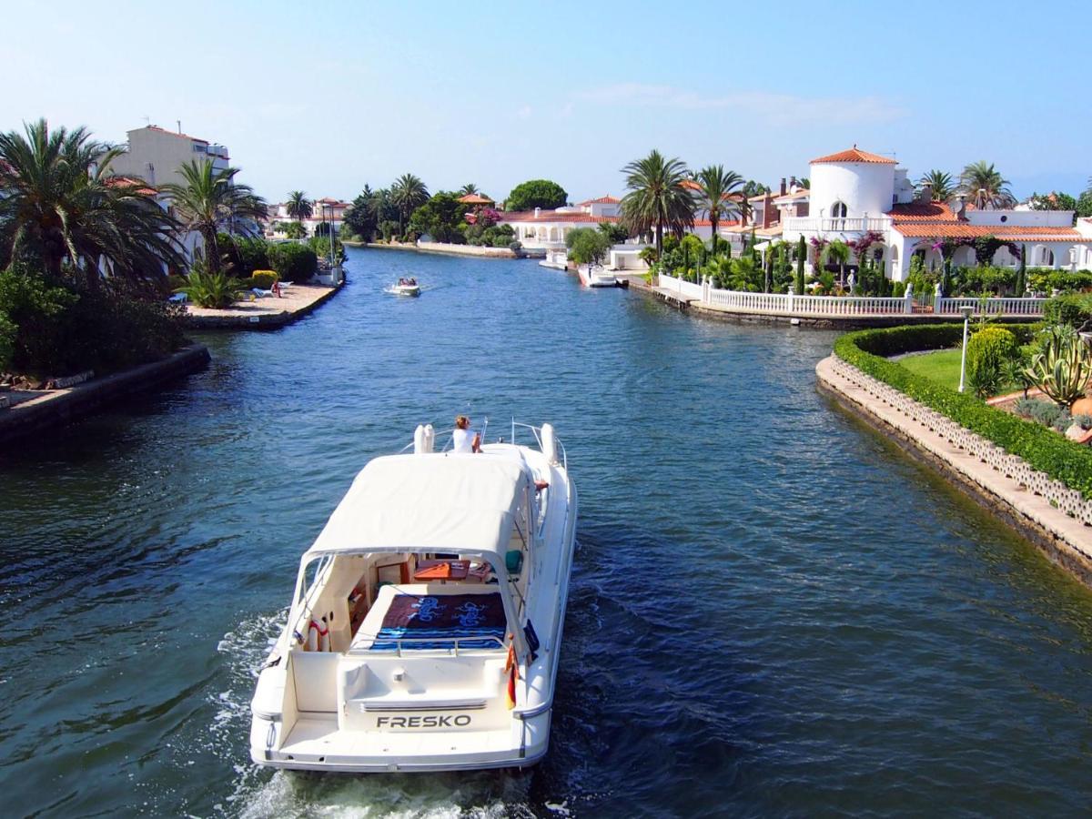 Holiday Home Peni Empuriabrava Bagian luar foto