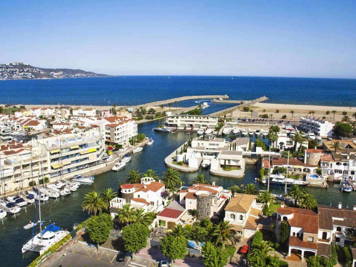 Holiday Home Peni Empuriabrava Bagian luar foto