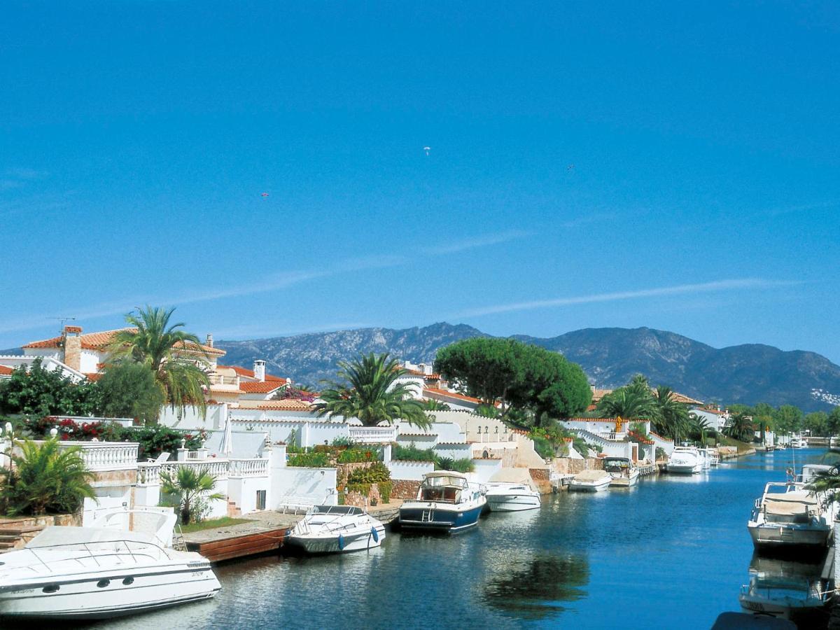 Holiday Home Peni Empuriabrava Bagian luar foto
